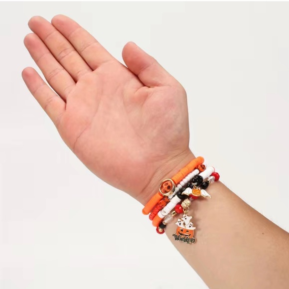4 Halloween themed stackable bracelets with charms & beads - Picture 5 of 13